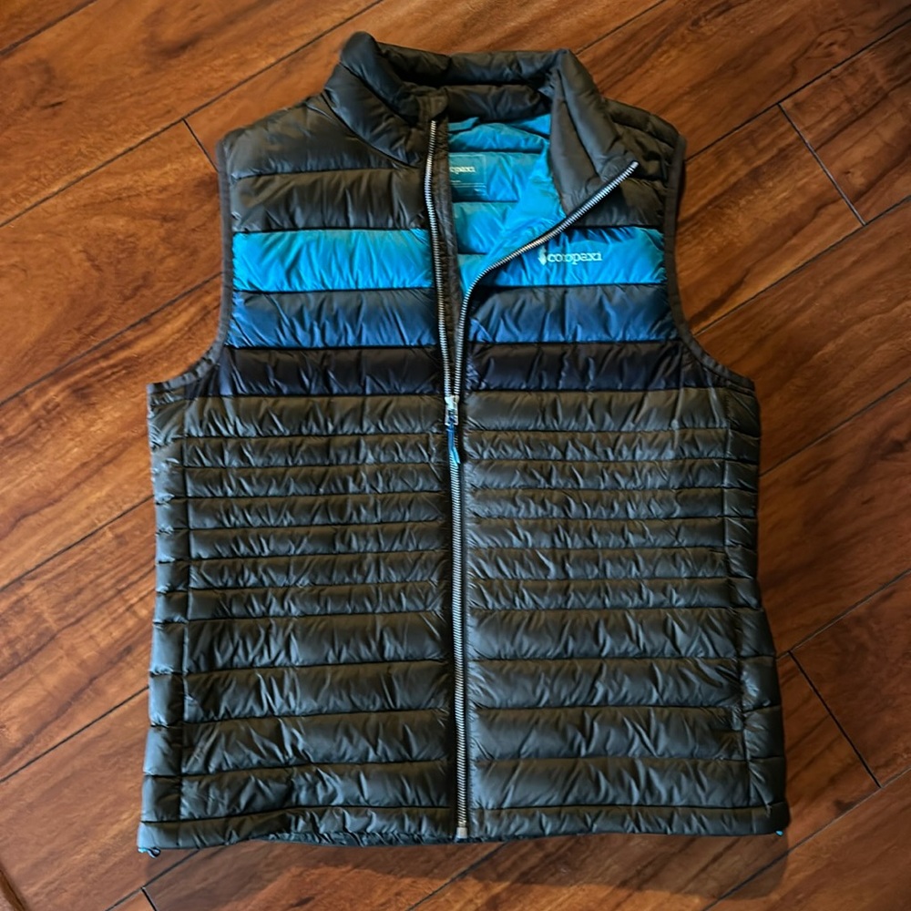 Cotopaxi women’s fuego down vest size XL.